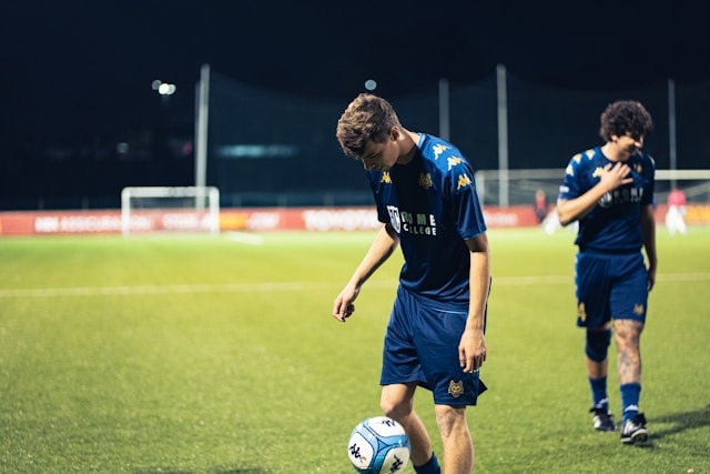 Cosa ci insegna la psicologia della performance nel calcio su piattaforme come Alawin